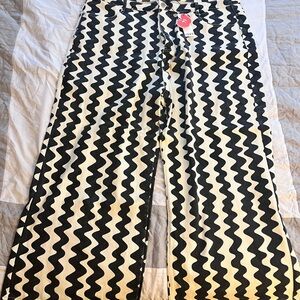 Black and White Zigzag Pattern Pants